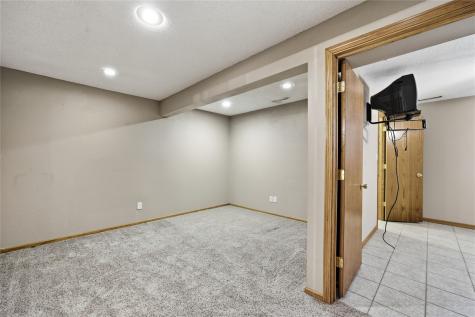 3920 Waterview Court SW Cedar Rapids IA 52404