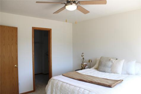 3920 SW Waterview Court SW Cedar Rapids IA 52404