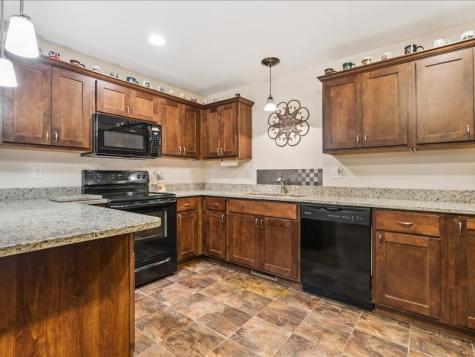 550 Meadow Oak Circle Fairfax IA 52228