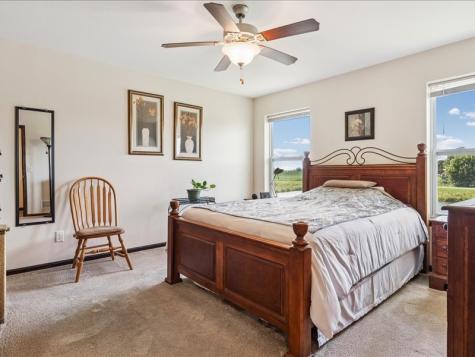 550 Meadow Oak Circle Fairfax IA 52228