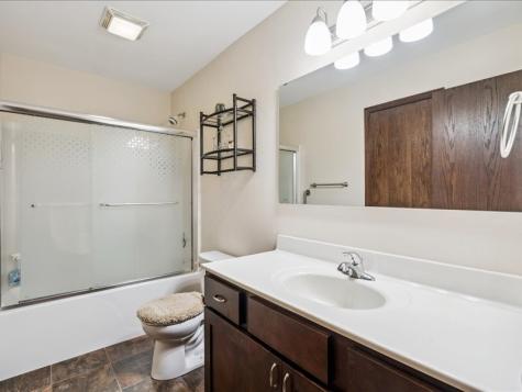 550 Meadow Oak Circle Fairfax IA 52228
