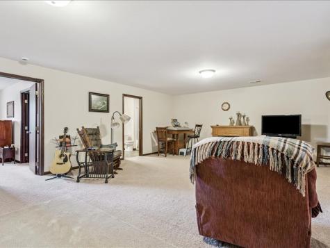 550 Meadow Oak Circle Fairfax IA 52228