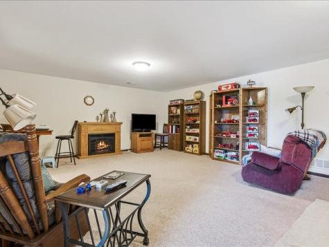 550 Meadow Oak Circle Fairfax IA 52228