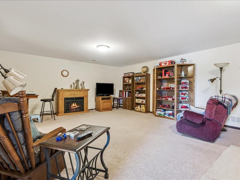 550 Meadow Oak Circle Fairfax IA 52228