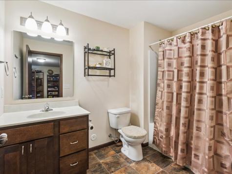 550 Meadow Oak Circle Fairfax IA 52228