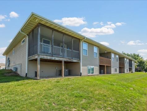 550 Meadow Oak Circle Fairfax IA 52228