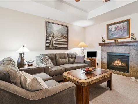 550 Meadow Oak Circle Fairfax IA 52228
