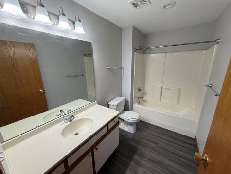 6615 Creekside Drive NE Cedar Rapids IA 52402
