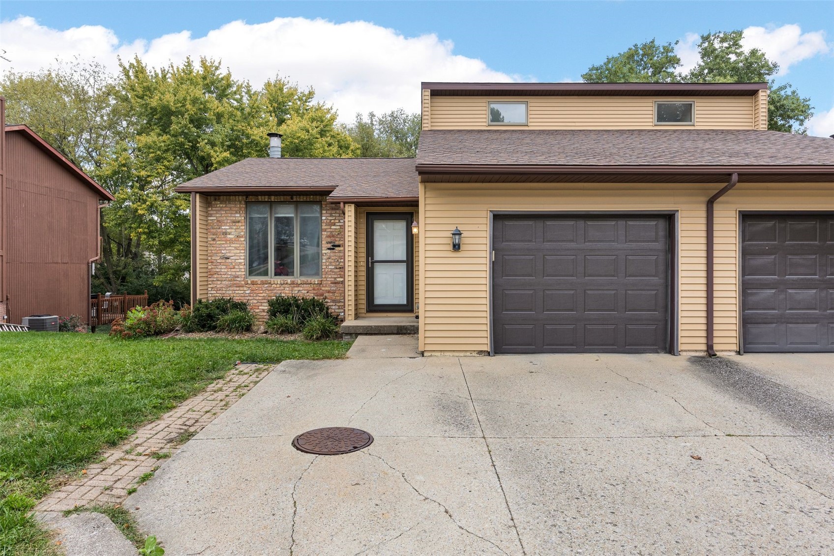 2264 Plaen View Drive Iowa City IA 52246