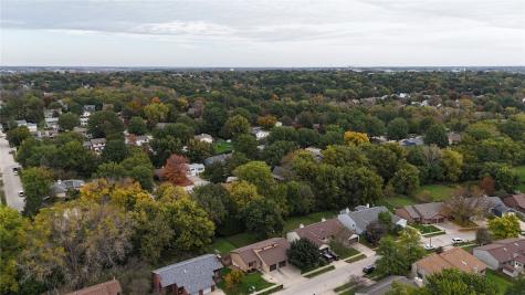 2264 Plaen View Drive Iowa City IA 52246