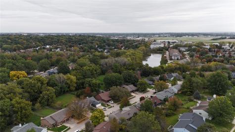 2264 Plaen View Drive Iowa City IA 52246