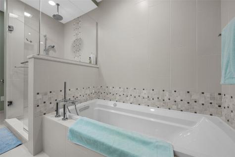 143 Leamer Court Iowa City IA 52246
