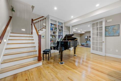 143 Leamer Court Iowa City IA 52246
