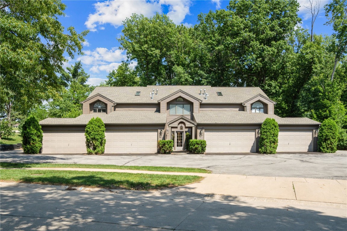 3720 Timberline Drive NE Cedar Rapids IA 52402
