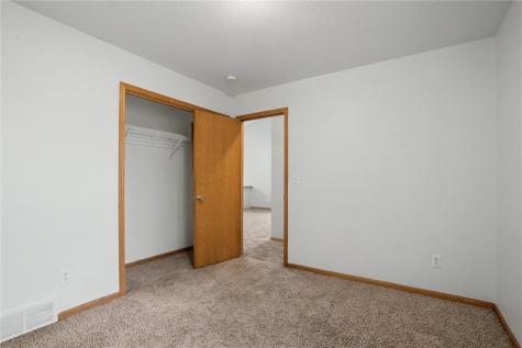 246 Whirlaway Lane Fairfax IA 52228