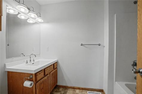 246 Whirlaway Lane Fairfax IA 52228