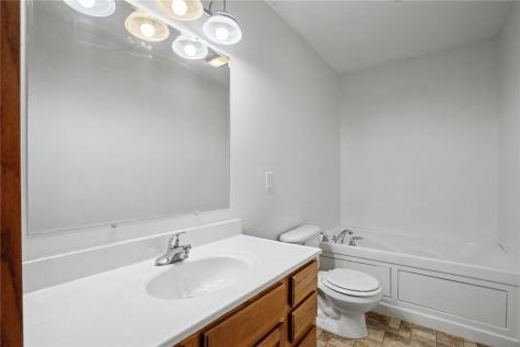 246 Whirlaway Lane Fairfax IA 52228