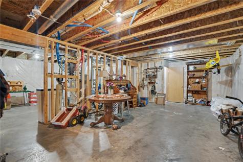 246 Whirlaway Lane Fairfax IA 52228