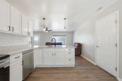2758 O Avenue NW Cedar Rapids IA 52405