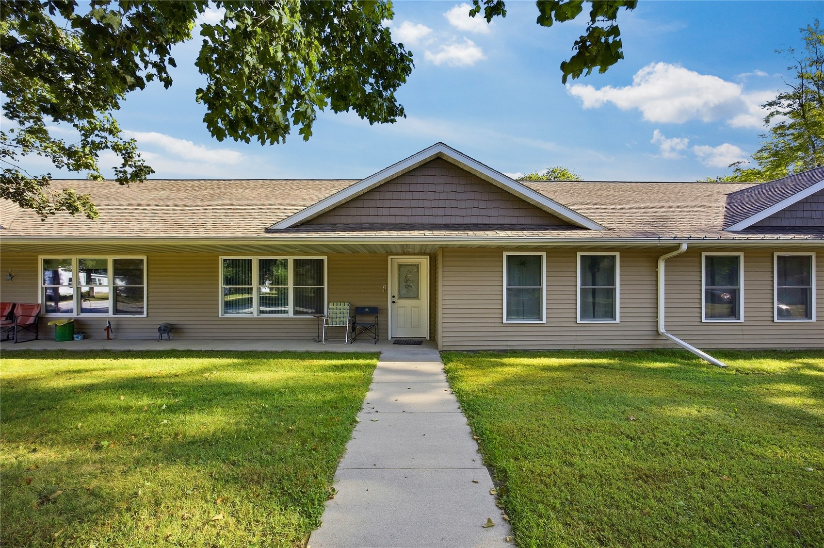 209 1st Street SW Hopkinton IA 52237