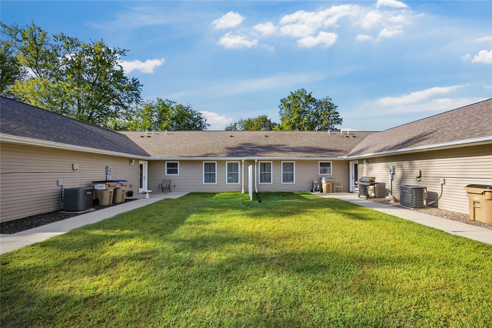 209 1st Street SW Hopkinton IA 52237