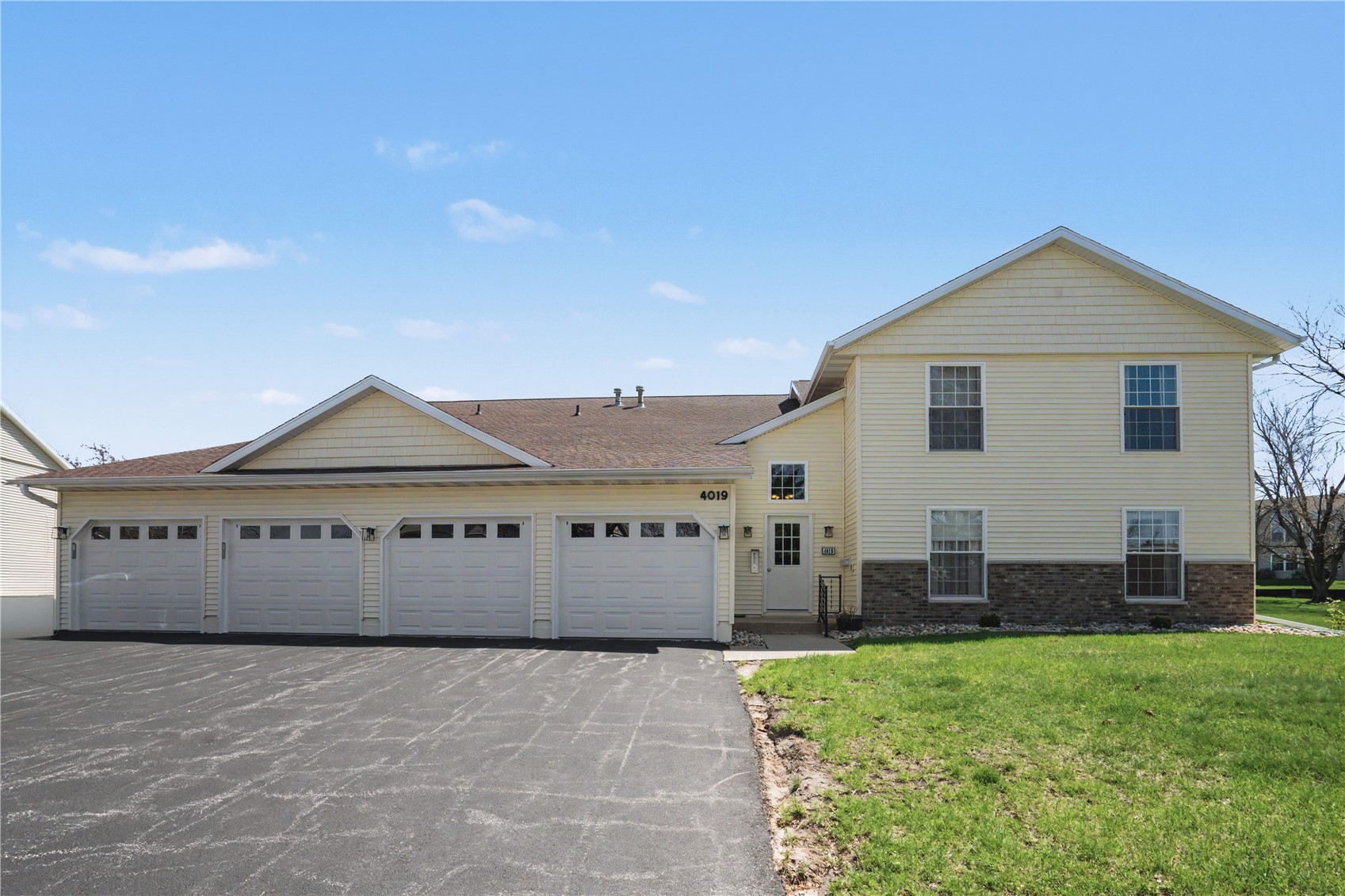 4019 Summerfield Lane NE Cedar Rapids IA 52402