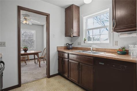4019 Summerfield Lane NE Cedar Rapids IA 52402