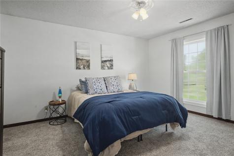 4019 Summerfield Lane NE Cedar Rapids IA 52402