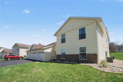 4019 Summerfield Lane NE Cedar Rapids IA 52402