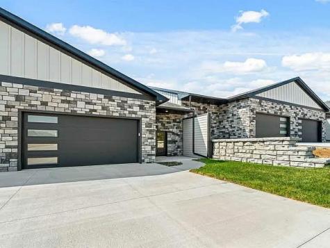 407 E Main Street Solon IA 52333