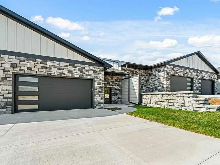 407 E Main Street Solon IA 52333