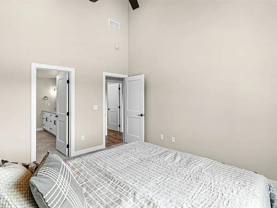 407 E Main Street Solon IA 52333