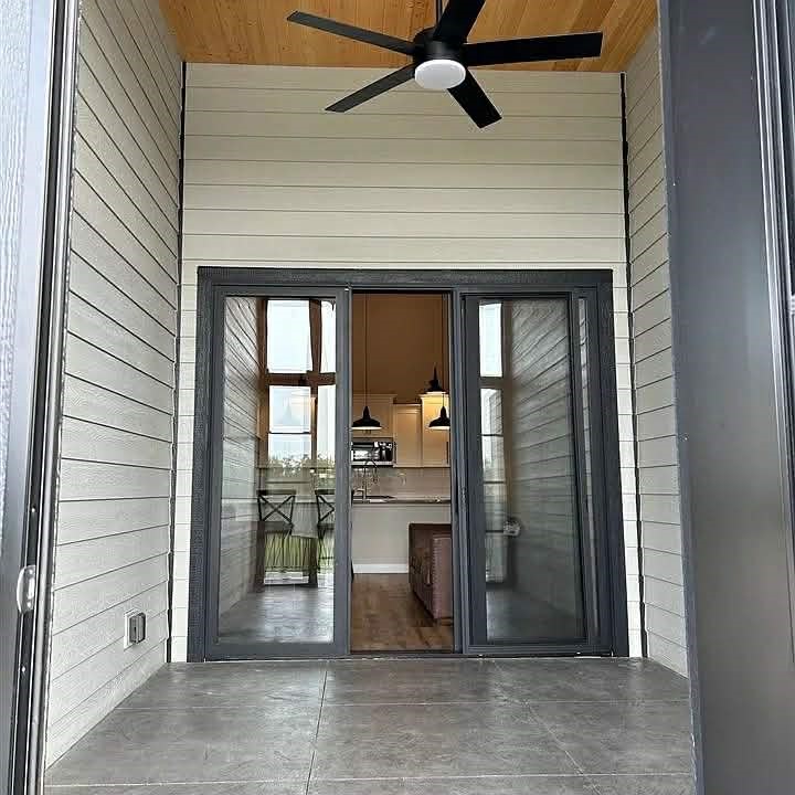 407 E Main Street Solon IA 52333