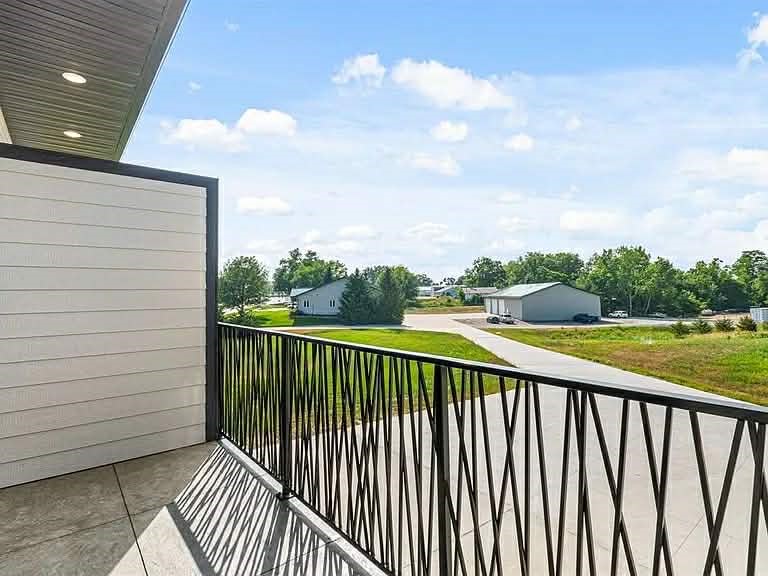 407 E Main Street Solon IA 52333