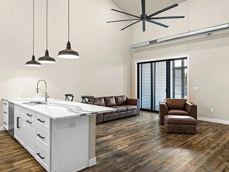 407 E Main Street Solon IA 52333
