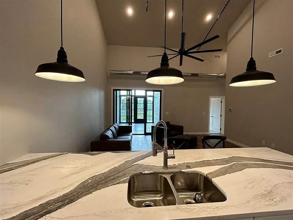 407 E Main Street Solon IA 52333