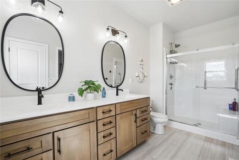 916 Summit Court Tiffin IA 52340