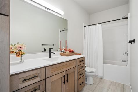 916 Summit Court Tiffin IA 52340