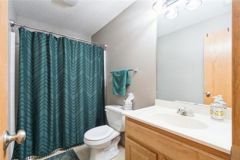 3748 Stoneview Circle SW Cedar Rapids IA 52404