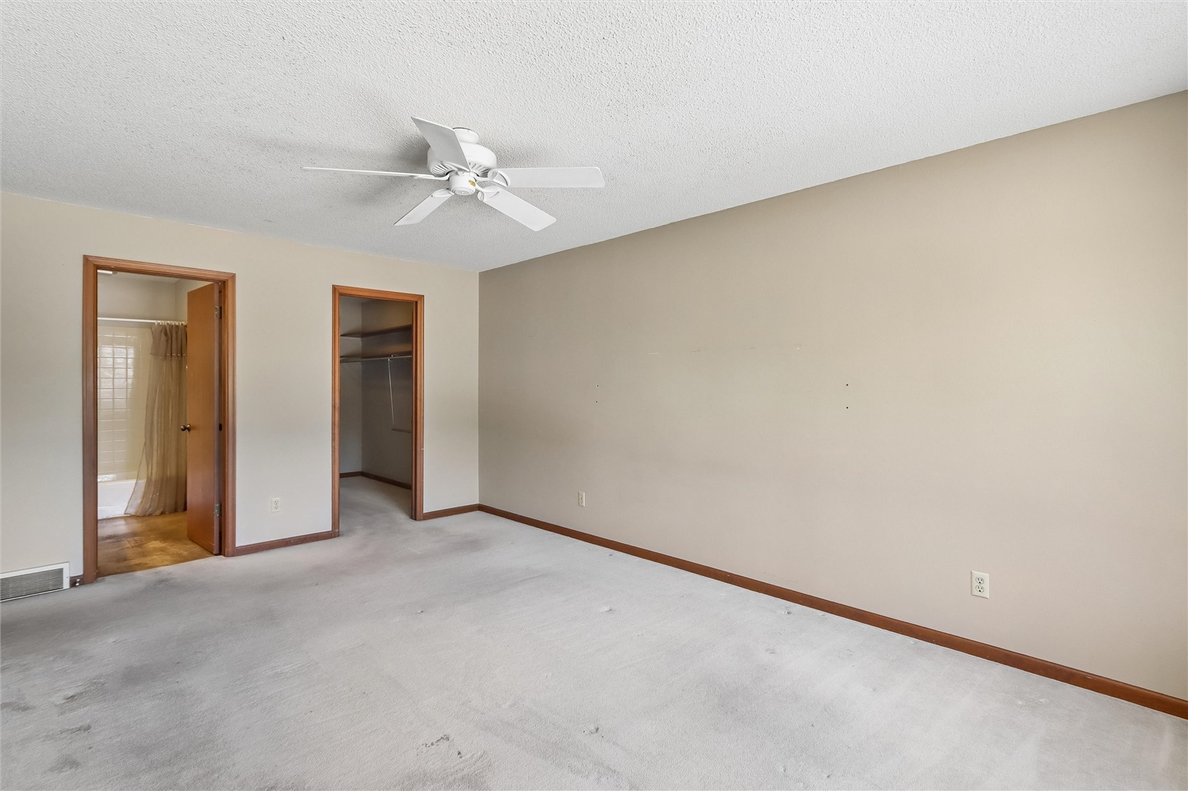 1716 Pikes Peak Court NE Cedar Rapids IA 52402