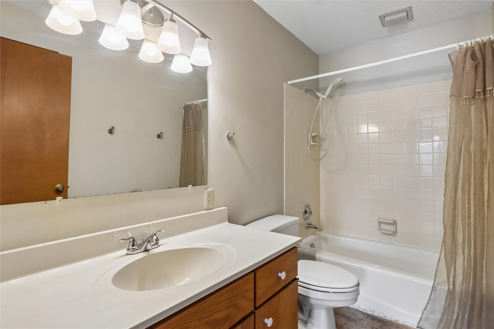 1716 Pikes Peak Court NE Cedar Rapids IA 52402
