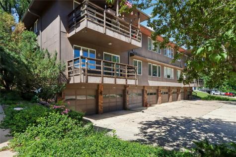 1716 Pikes Peak Court NE Cedar Rapids IA 52402