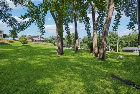 1716 Pikes Peak Court NE Cedar Rapids IA 52402