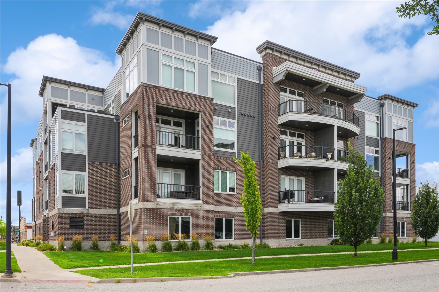 Cedar Rapids IA, 200 3RD Avenue SW, Unit 205