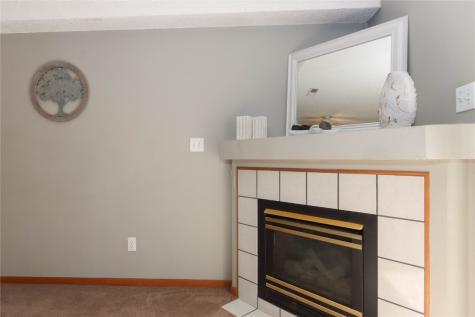 408 West Side Drive Iowa City IA 52246