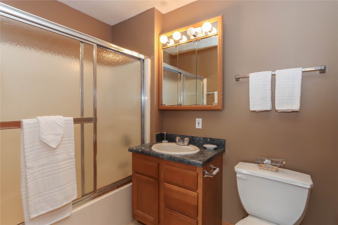 408 West Side Drive Iowa City IA 52246