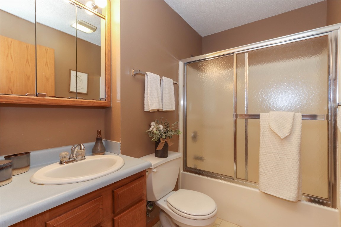 408 West Side Drive Iowa City IA 52246
