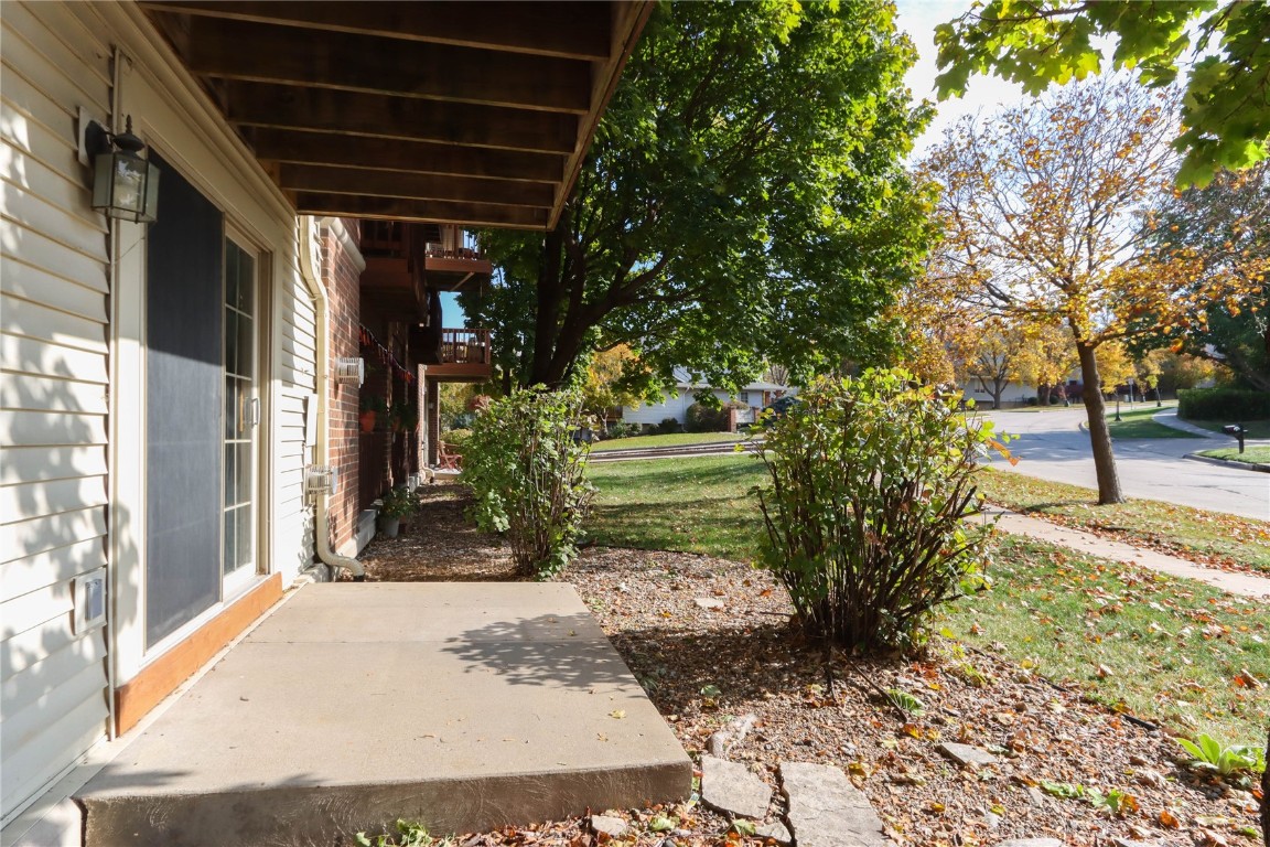 408 West Side Drive Iowa City IA 52246
