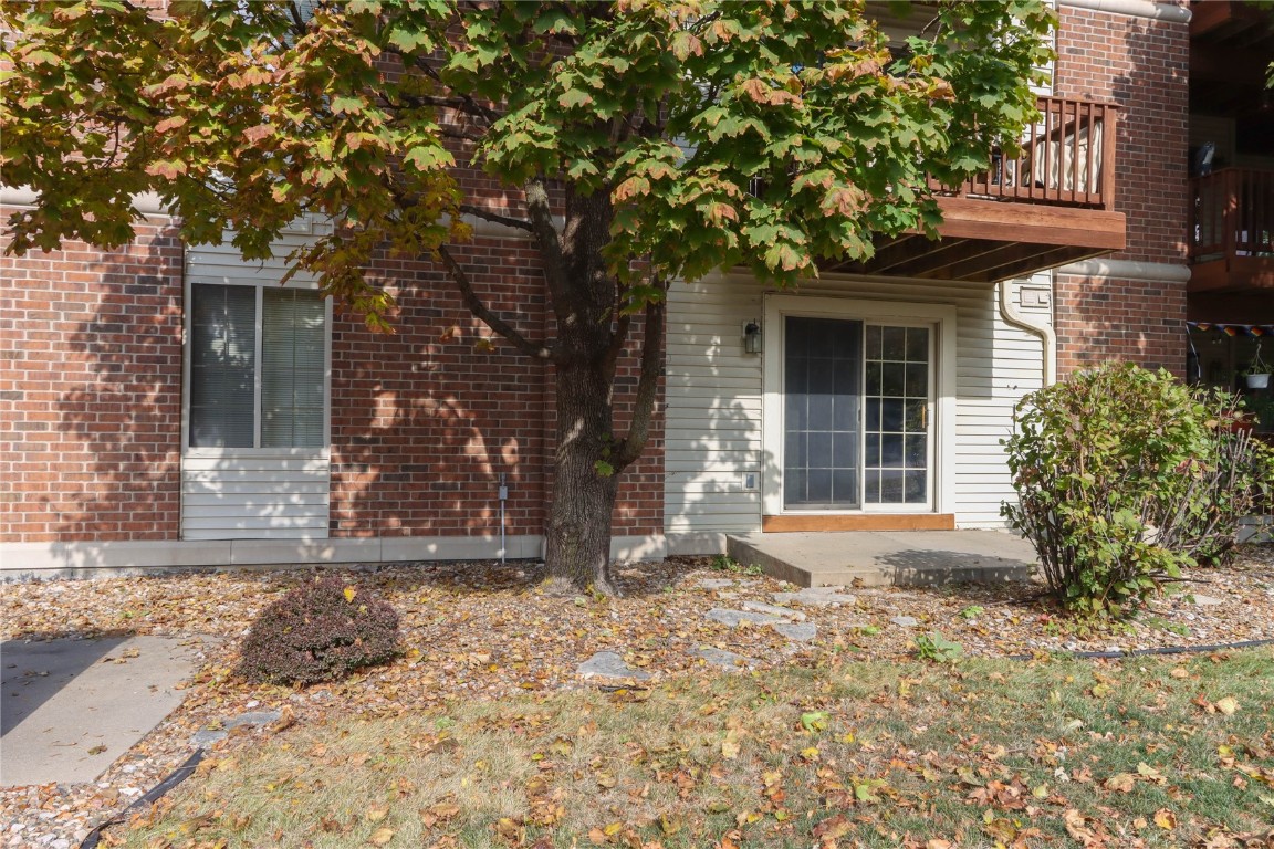 408 West Side Drive Iowa City IA 52246