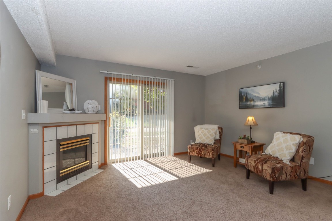 408 West Side Drive Iowa City IA 52246